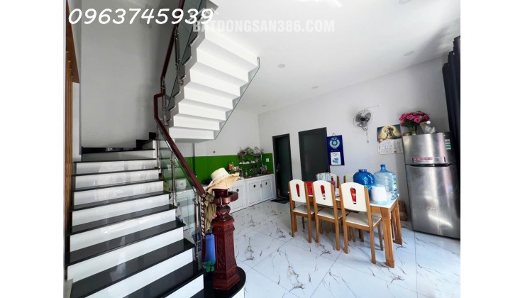 Nhà Đường số Thủ Đức 3 tầng, 130 m2 ngang 7.9 m, ô tô vào nhà, giá trị 8.45 Tỷ